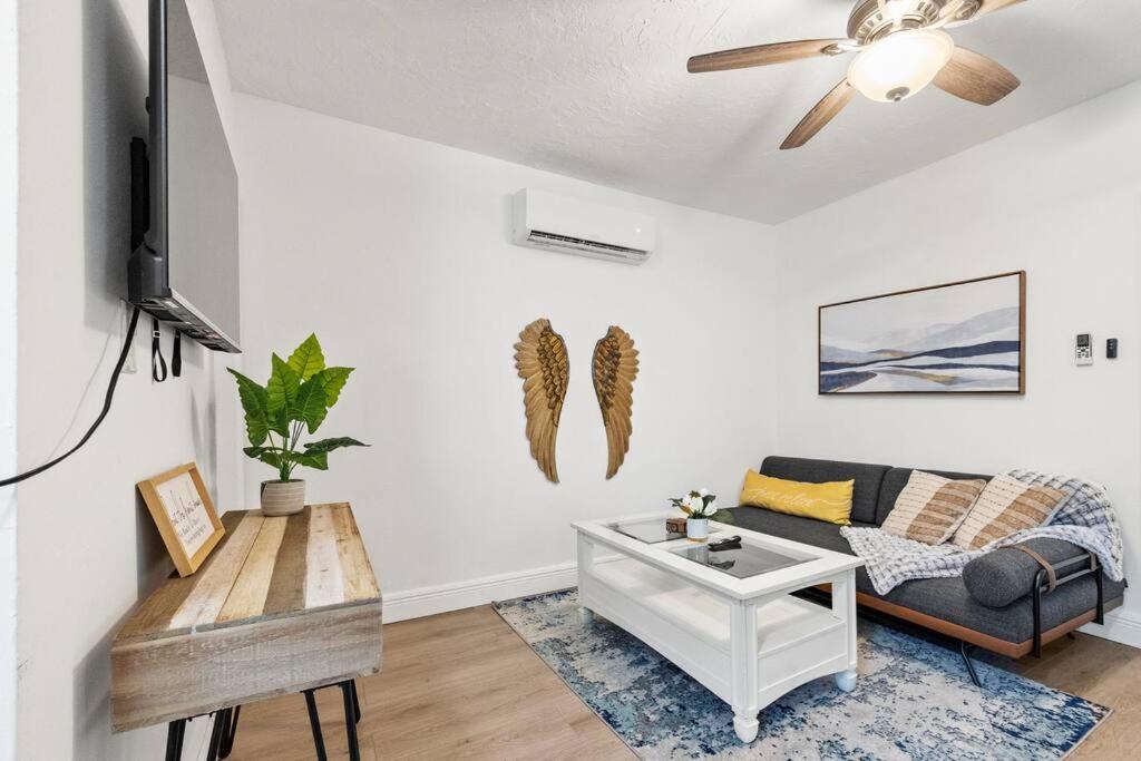 Intimate Casita Mia Minutes Away From Airport, Calle 8, Brickell, Coral Gables, The Beach And More! Miami Exterior photo