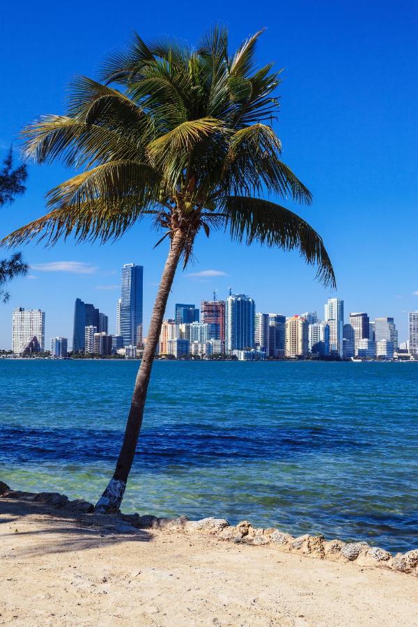 Intimate Casita Mia Minutes Away From Airport, Calle 8, Brickell, Coral Gables, The Beach And More! Miami Exterior photo